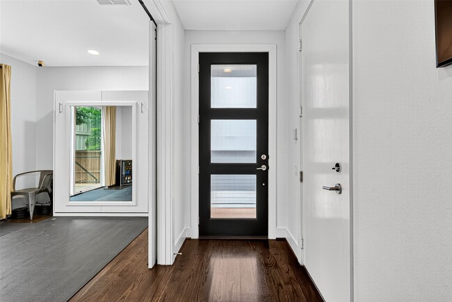 Building Photo - 1232 W 24th St