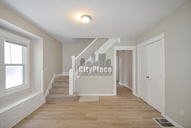 Building Photo - 820 N Oakland Ave