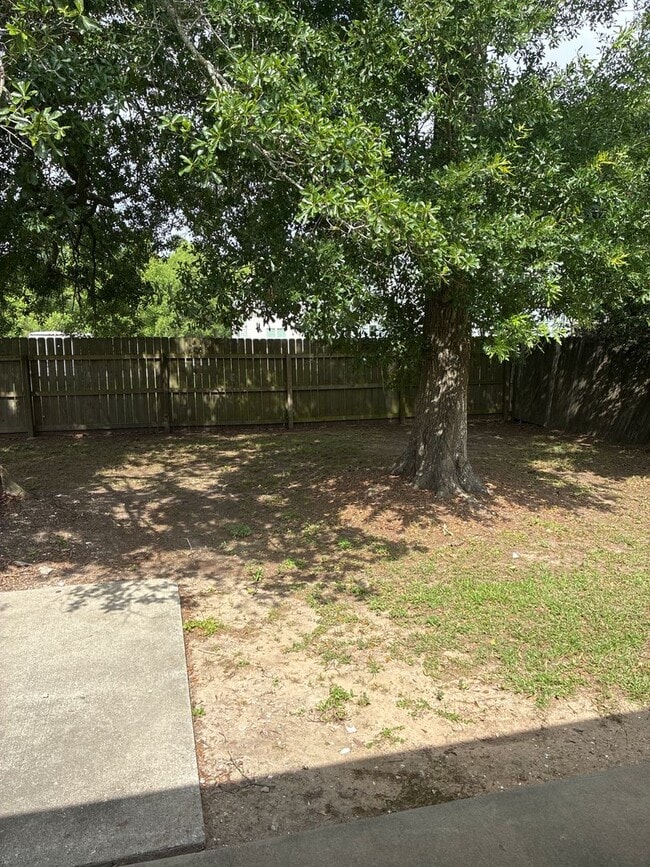 Building Photo - Duplex for lease