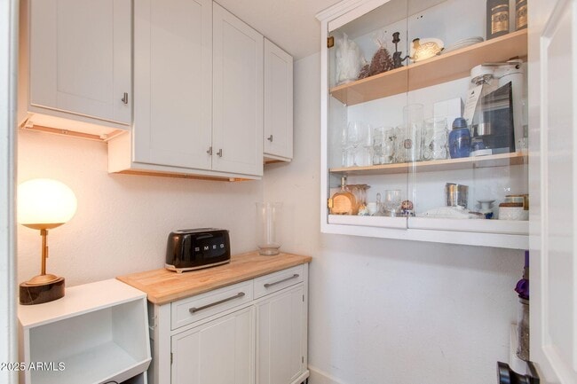 Building Photo - 10301 N 70th St