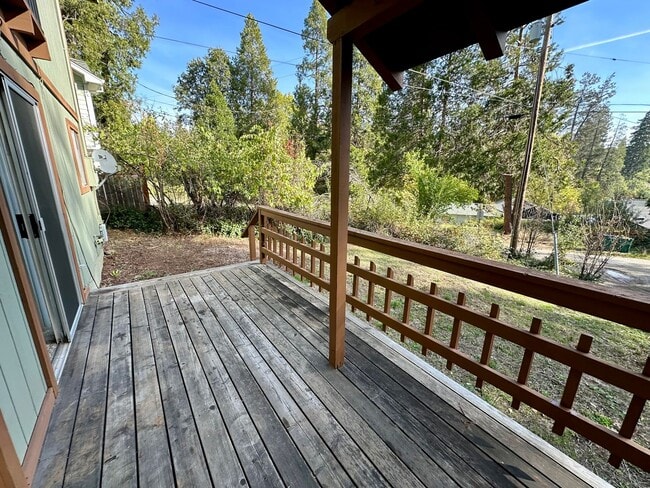 Building Photo - 2 Bedroom 2 Bathroom 2 Story House Walking...