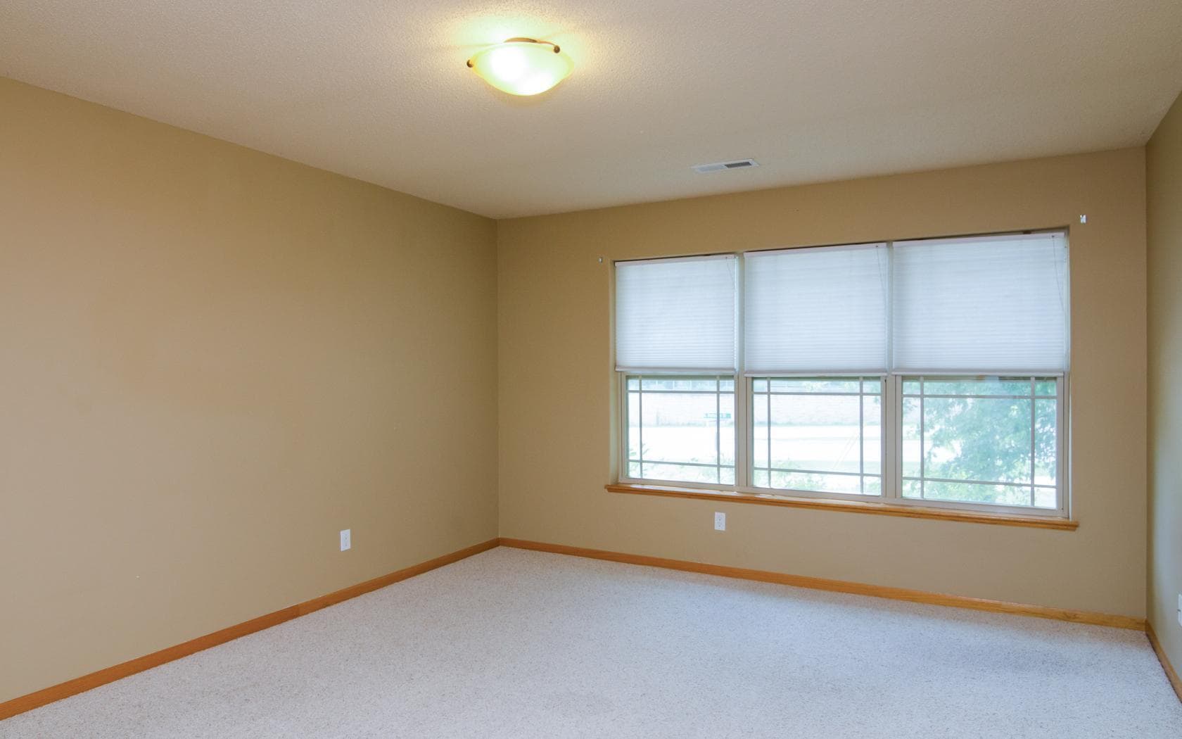 Building Photo - 1838 N Dubuque St