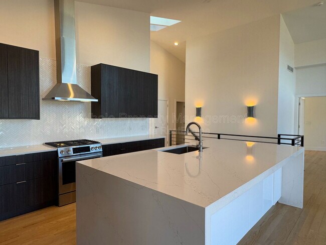 Building Photo - 14973 W 32nd Dr