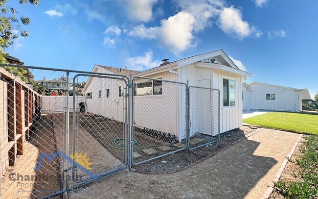 Building Photo - Spectacular View from this Single Story Home!