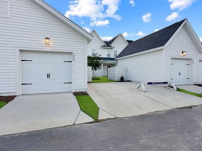 Building Photo - Luxury Townhome in Midtown Nexton