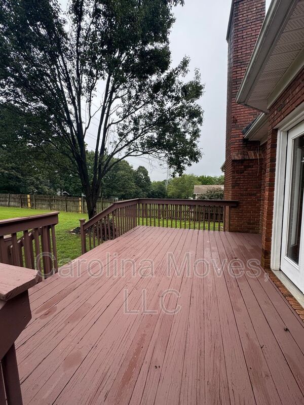 Building Photo - 102 W Field Sparrow Ct