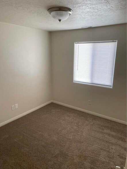 bed 1 - 1260 N 650 W