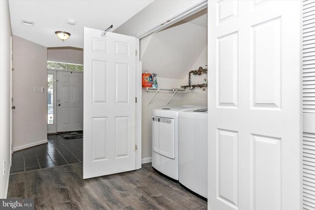 Building Photo - 1742 Trestle St