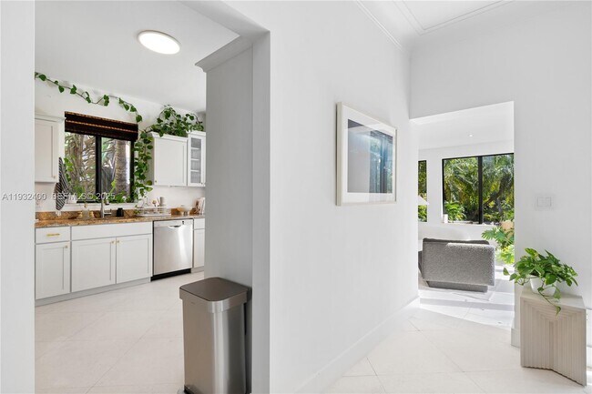 Building Photo - 2489 Meridian Ave