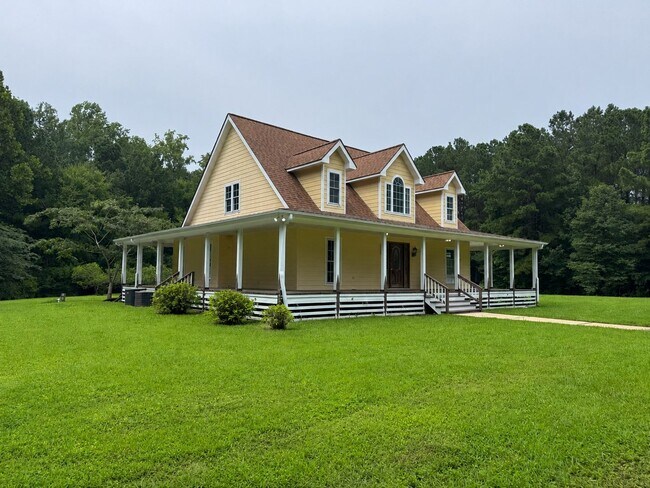Building Photo - Beautiful private oasis located in Pamlico County