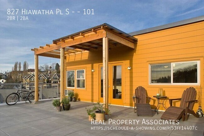 Building Photo - 827 Hiawatha Pl S
