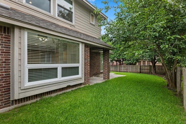 Building Photo - 2304 Village View Loop
