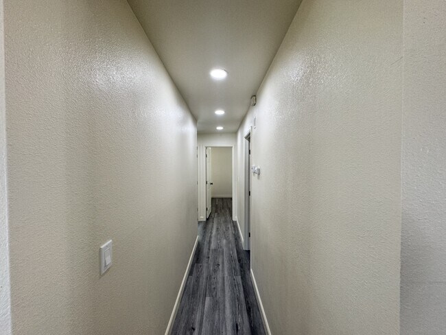 Building Photo - 916 Avenida Ysidora