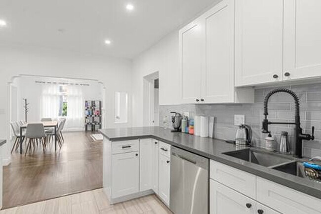 Building Photo - 443 NE 71st St
