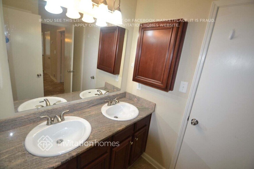 Building Photo - 3335 Revere Cir