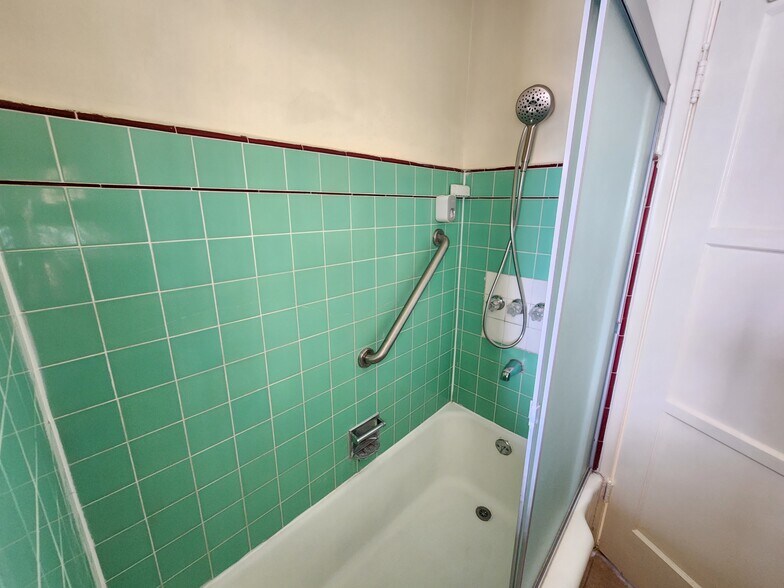 Building Photo - 5264 Cahuenga Blvd