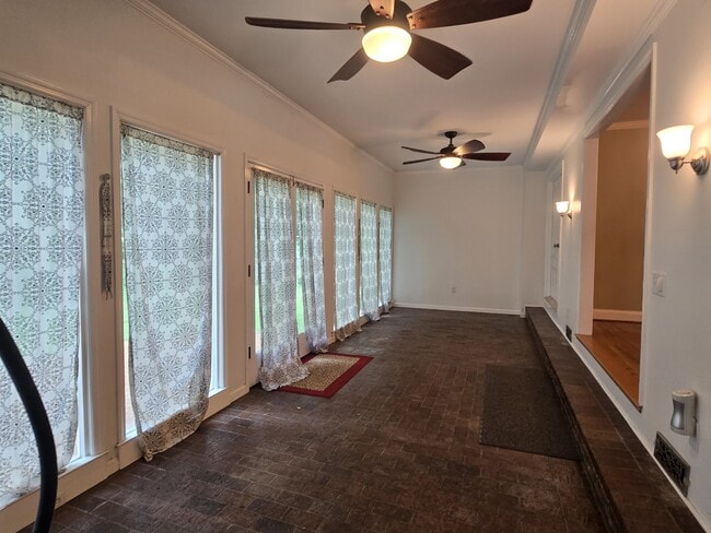 Building Photo - 232 Pebble Glen Dr
