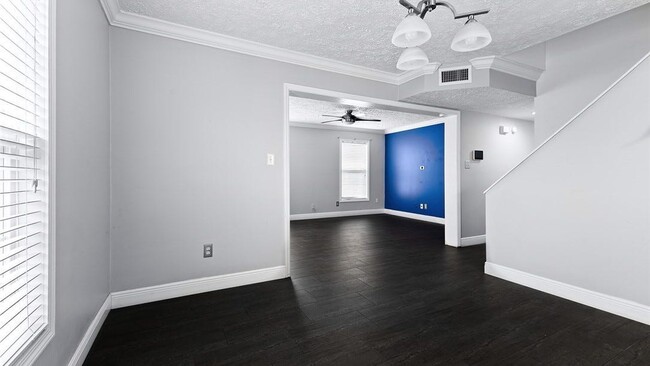 Building Photo - 406 Leawood Cir