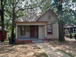 Building Photo - 5 bedroom 1.5 bath