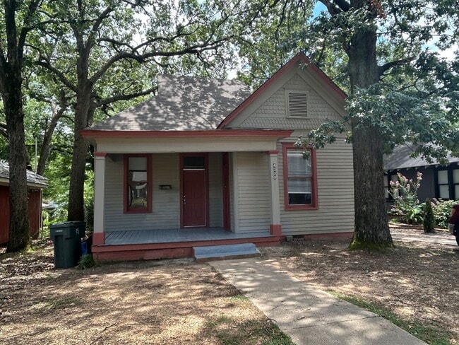 Primary Photo - 5 bedroom 1.5 bath