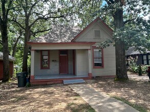 Building Photo - 5 bedroom 1.5 bath