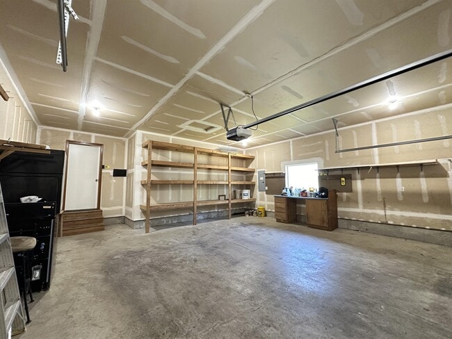 Building Photo - 381 Dolphin Ave NE