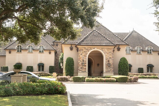 Building Photo - 3039 Bonnebridge Way Blvd
