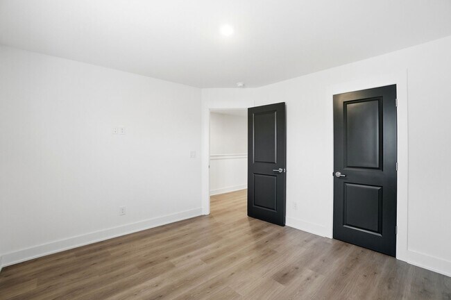 Building Photo - New Construction Townhome Minutes from Uptown