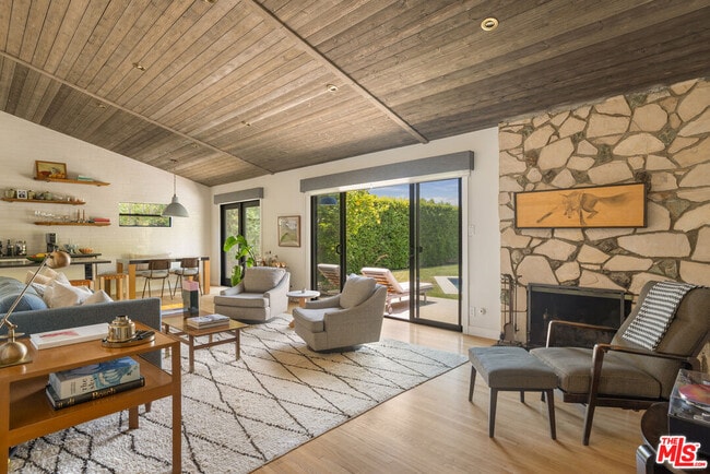 Building Photo - 2611 Range Rd