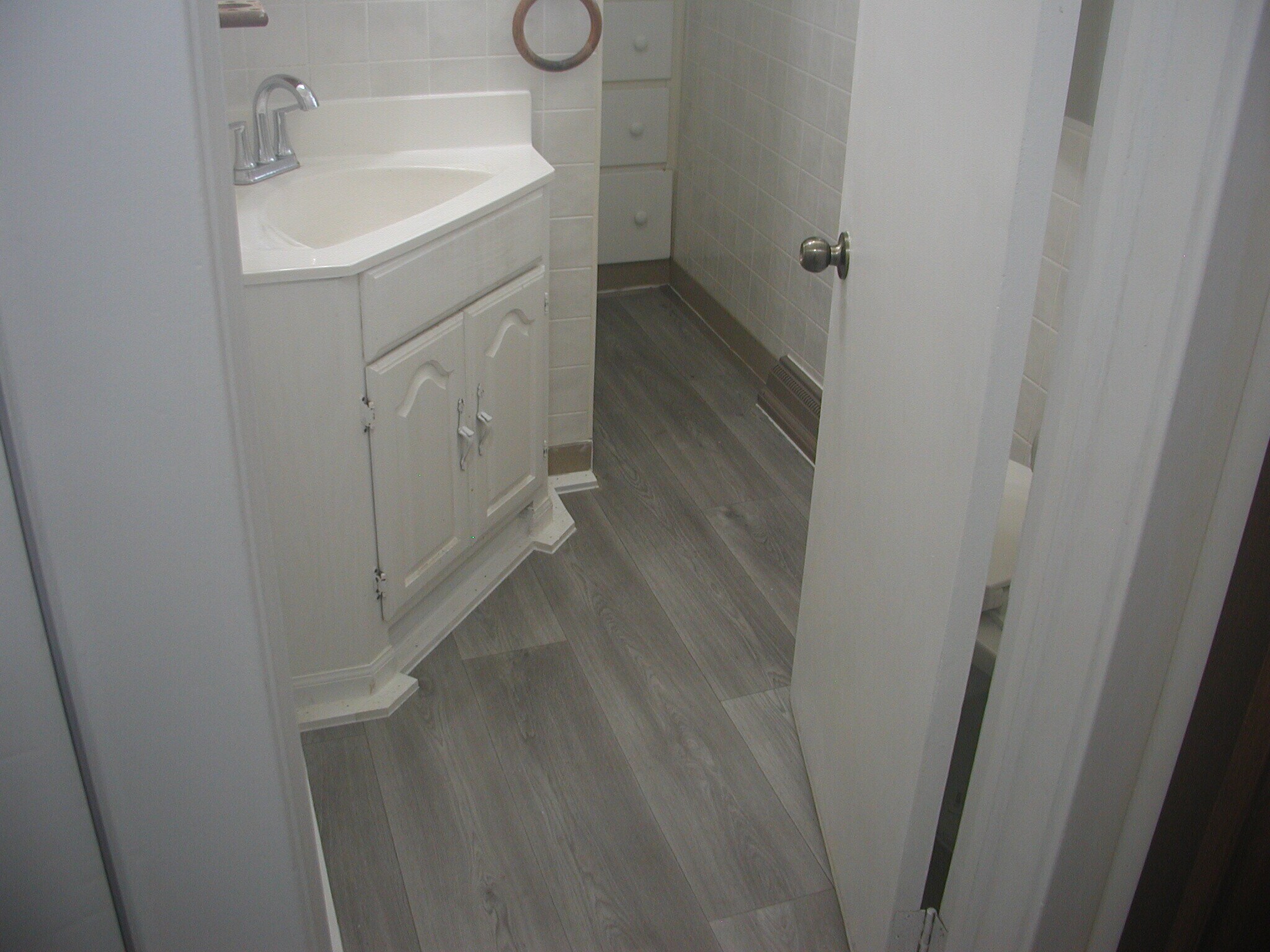 Building Photo - 241 E Ronning Ave