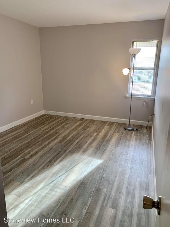 Building Photo - 724 Teasel Dr