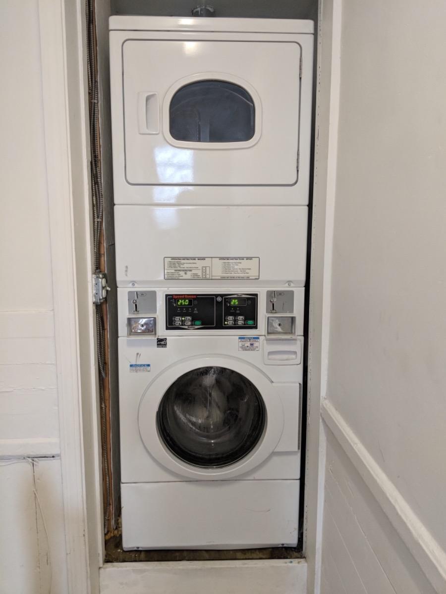 Building Photo - 148 5th St