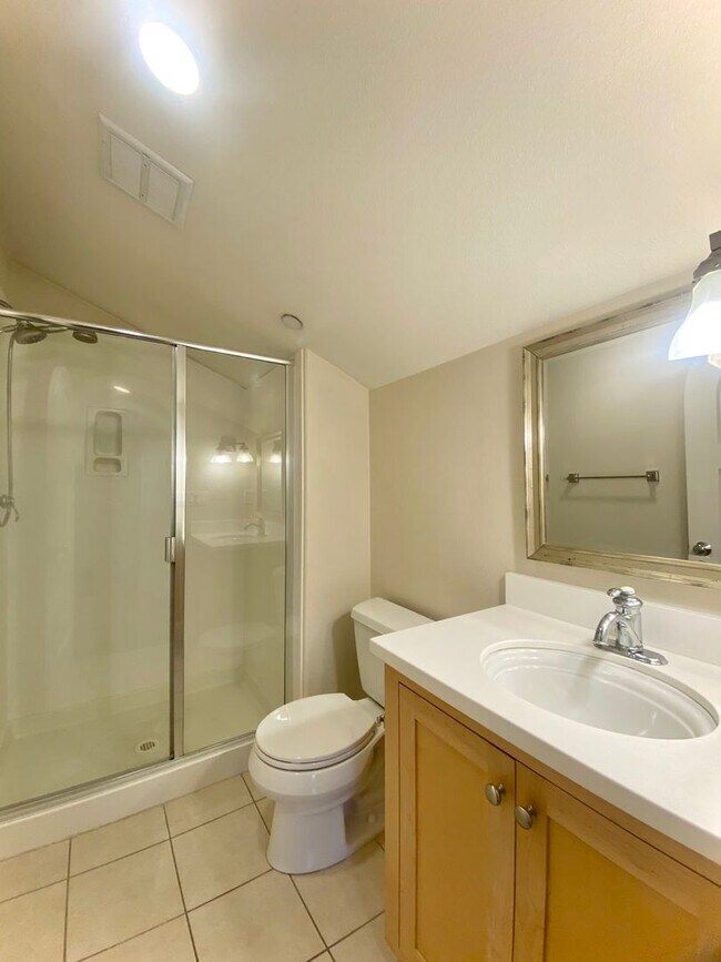 Building Photo - Modern Fremont Home with Expansive Loft for Rent!