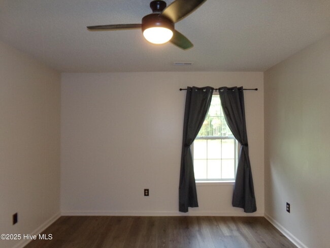 Building Photo - 127 Village Ct