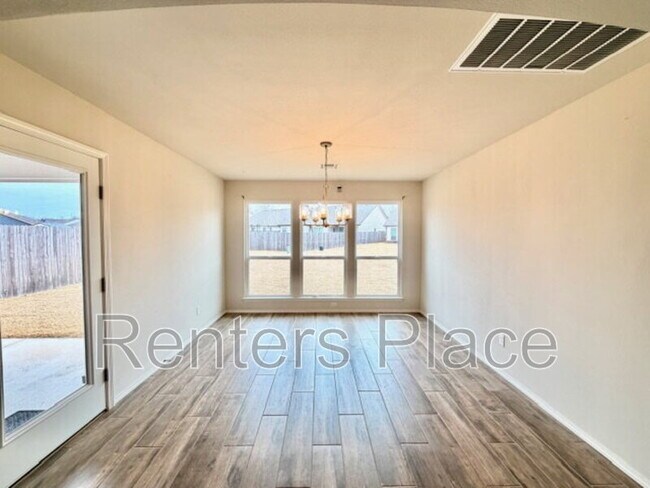 Building Photo - 1813 E Van Buren St