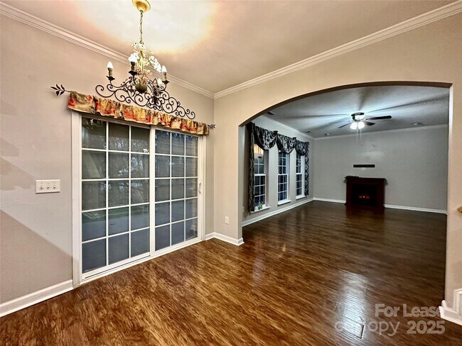 Building Photo - 1913 Thorn Crest Dr