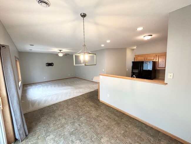 Building Photo - Newly Renovated 3 bed 3 bath 2 car garage ...