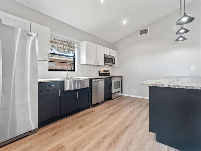 Building Photo - 766 91st Ave N