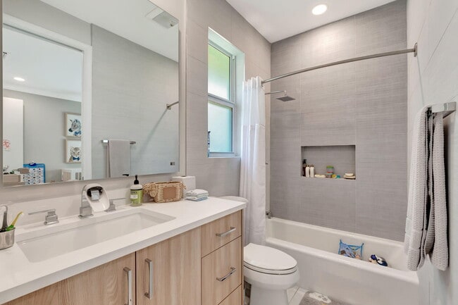 Building Photo - 5747 Paddington Way