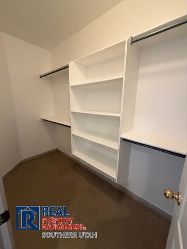 Building Photo - 2 weeks free if moved in by March 2nd!!!