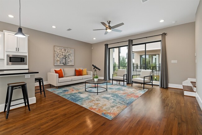 Building Photo - 808 Paige St