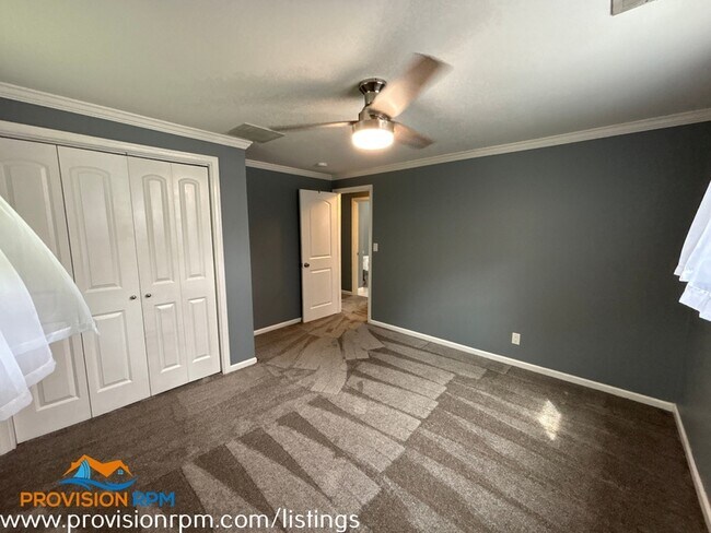 Building Photo - 1410 Evergreen Rd