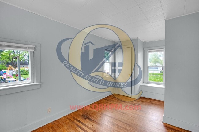 Building Photo - Available Now! 2 beds with Garage!