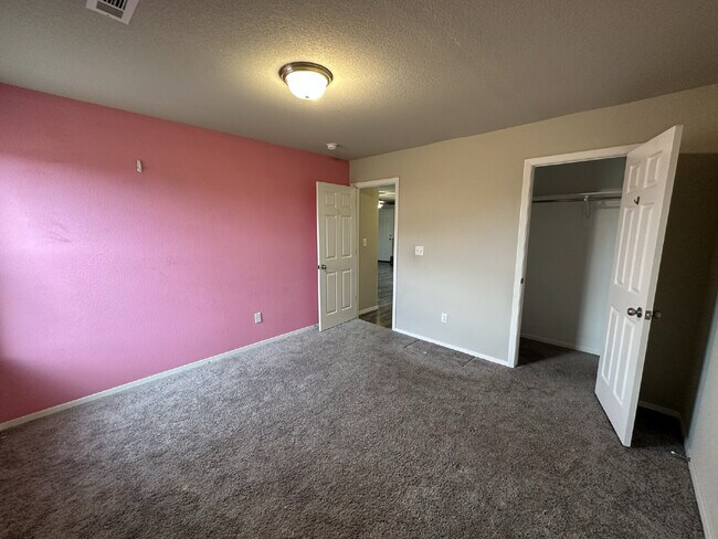 Building Photo - 6801 SW Pilgrim Rd