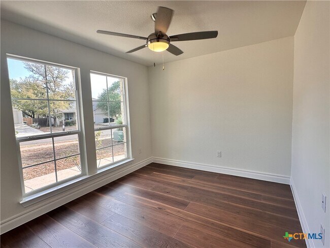 Building Photo - 2017 Ridge View Dr