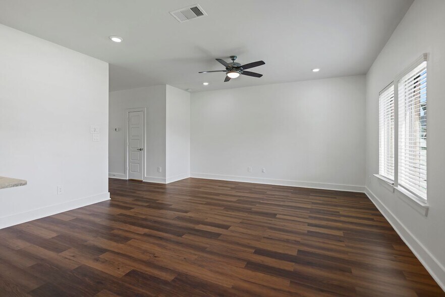 Building Photo - 10603 Whitejacket