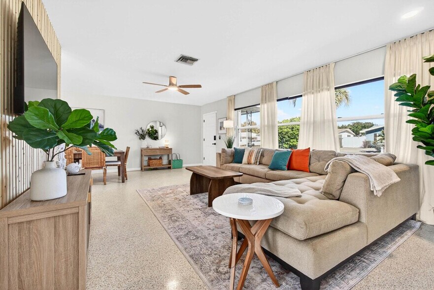 Building Photo - 13833 Dominica Dr