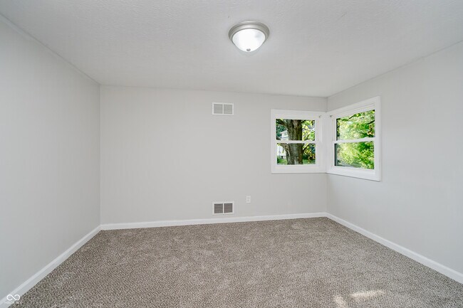 Building Photo - 324 N Tennessee St