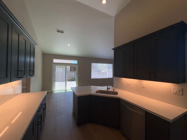 Building Photo - 798 Shannon Dr