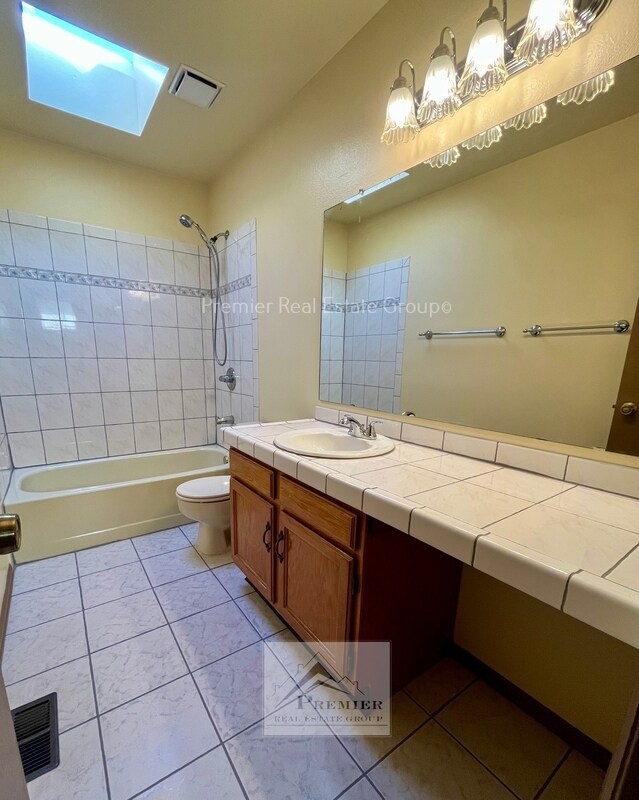 Building Photo - 3610 Sedgewood Way